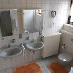 Zwei Schlafzimmer Und Absperrbare Fahrradgarage Daire *