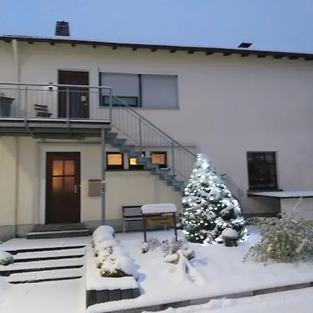 Zwei Schlafzimmer Und Absperrbare Fahrradgarage Apartman *