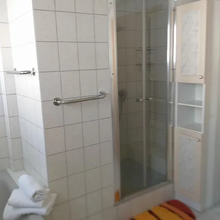 Appartement Zwei Schlafzimmer- Betten In Komforthoehe *