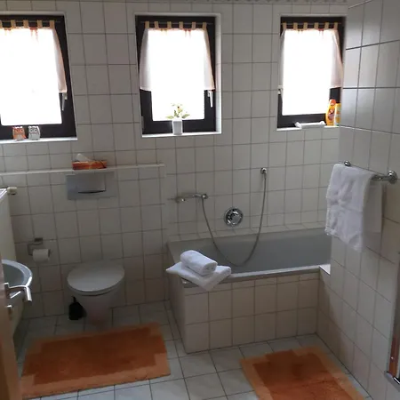 Appartement 80 Qm Apartment, Zwei Schlafzimmer Und Eigener Parkplatz Baumholder