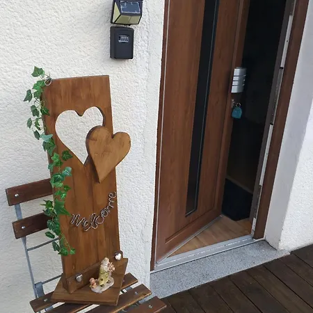 80 Qm Apartment, Zwei Schlafzimmer Und Eigener Parkplatz Baumholder