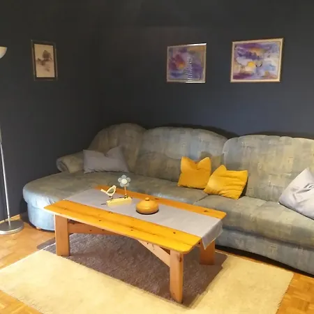 Appartement 80 Qm Apartment, Zwei Schlafzimmer Und Eigener Parkplatz *