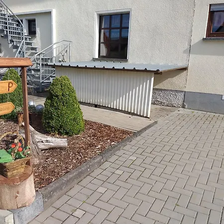 Appartement 80 Qm Apartment, Zwei Schlafzimmer Und Eigener Parkplatz *