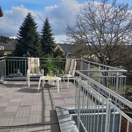 Zwei Schlafzimmer Und Absperrbare Fahrradgarage *