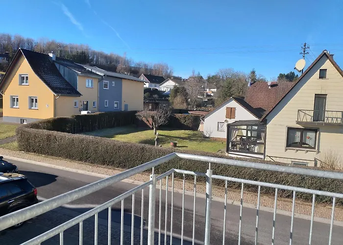 Zwei Schlafzimmer- Betten In Komforthoehe