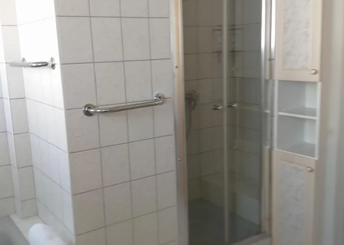 Apartman Zwei Schlafzimmer Und Absperrbare Fahrradgarage *